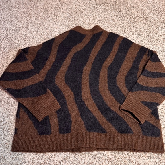 REPEAT Cashmere Oversized Intarsia Knitted V-Neck Sweater- M - Picture 8 of 8